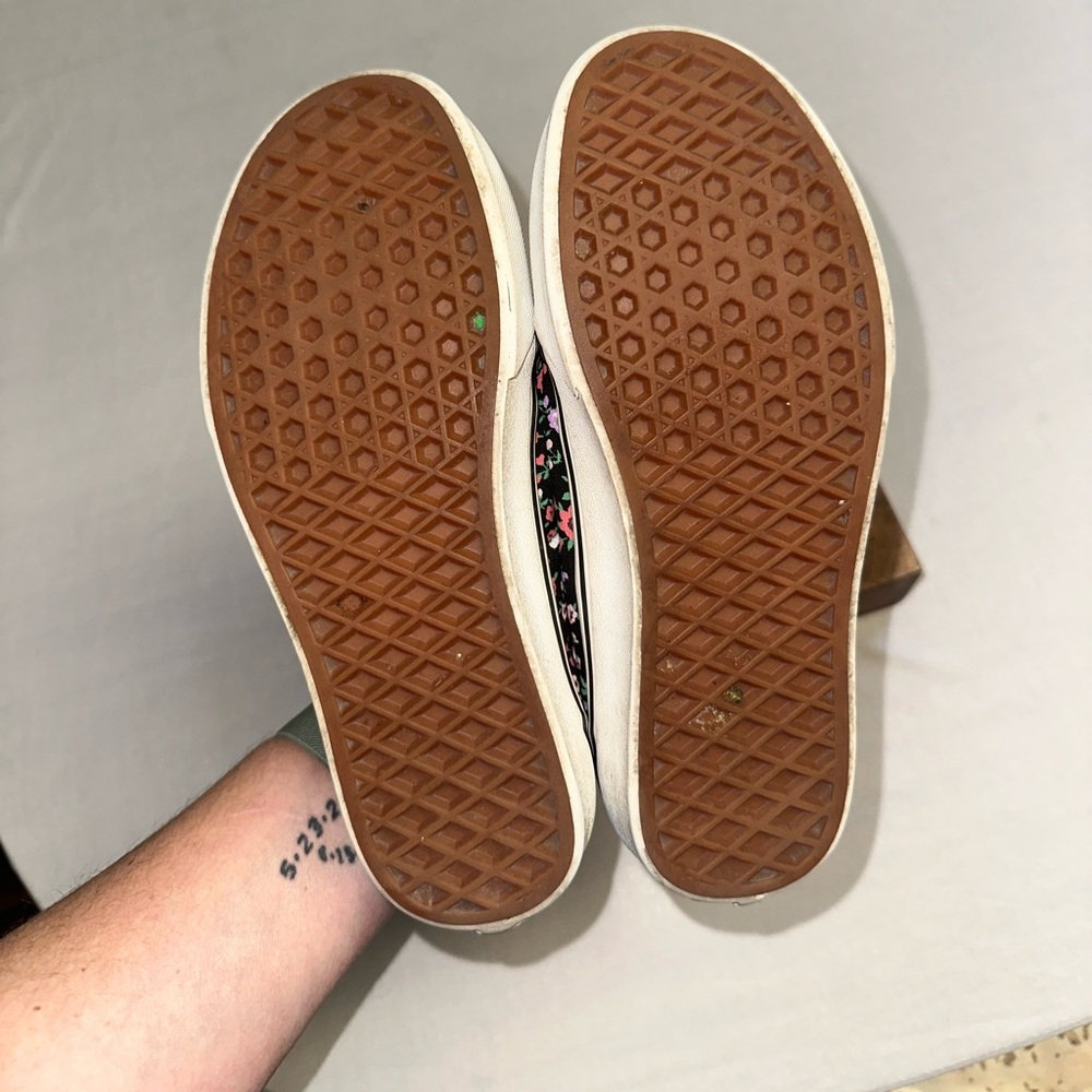 Vans • Liberty Floral Ditsy Low Top Sneakers Size 6 - Picture 7 of 8